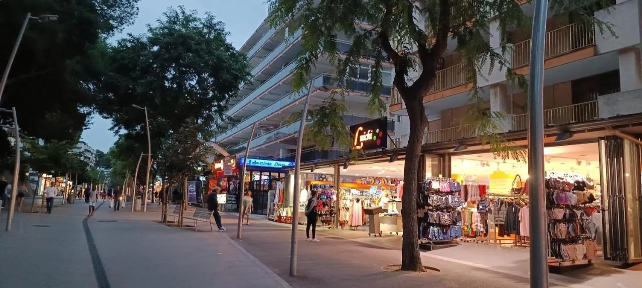 Chez Chantal 3 Chambres Au Centre Touristique De Salou Avec Garage Apartment