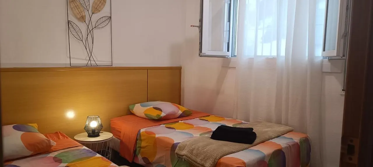 Apartment Chez Chantal 3 Chambres Au Centre Touristique De Salou Avec Garage